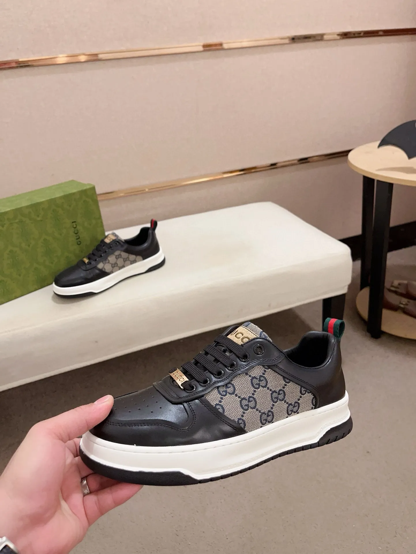 Men's clothing and shoes💰:400💰 (GUCCI) The latest model from the official website 🎁🎁Casual and fashionable men's shoes👟, hot style 💥The version is simple and elegant, exclusive for trendy men. Unique official website latest brand elements 👑Gucci original decoration, fashionable and generous, the fabric is original cowhide ✅sheepskin lining, the official website specifies wear-resistant casual outsole, the classic model is taken in kind at the counter🎬38-44 (45 is not returned or exchanged)